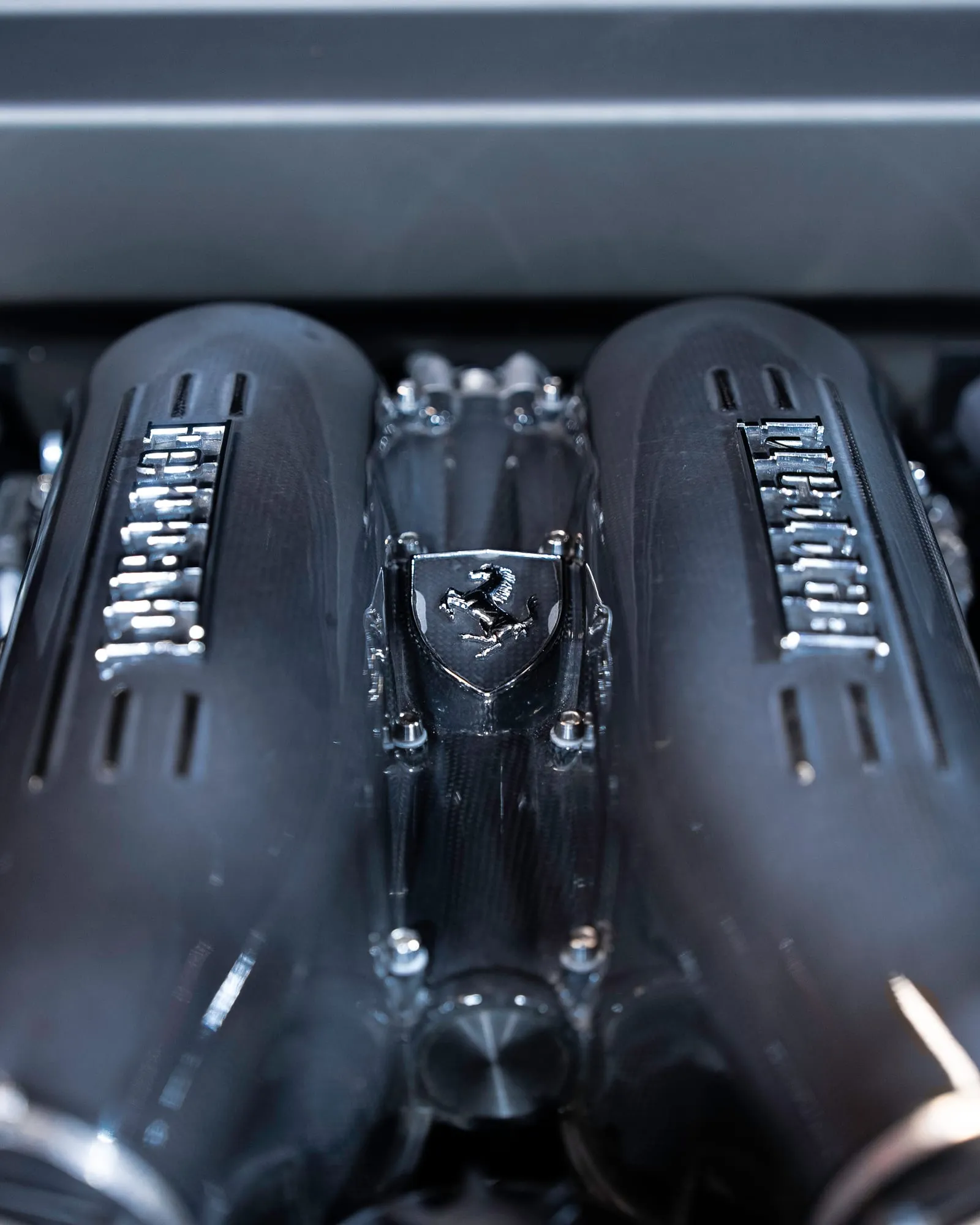 Scuderia · V8